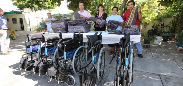 DIF Mérida entrega apoyos a organizaciones civiles