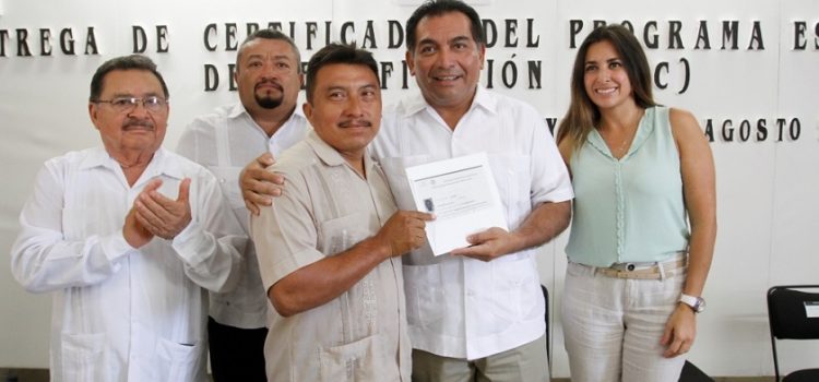 En Yucatán cerca de 60 mil adultos mayores concluyen educación básica