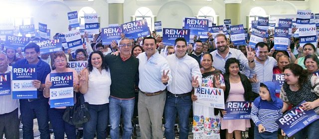 Militantes opinan y dialogan con Renán Barrera