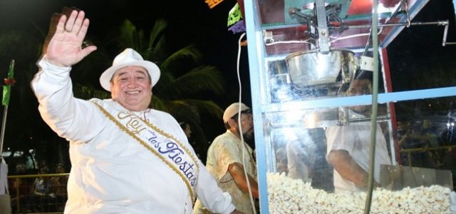 Plaza Carnaval baila al ritmo de la jarana