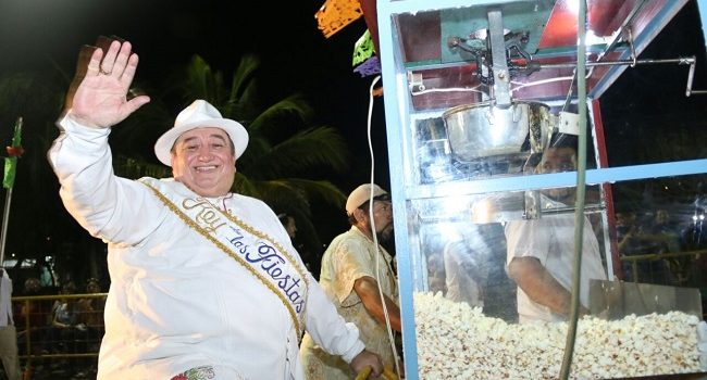 Plaza Carnaval baila al ritmo de la jarana