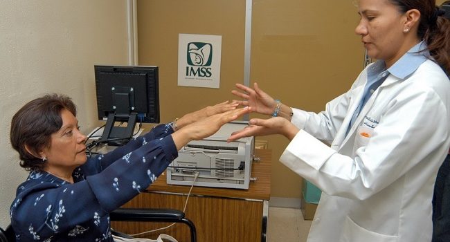 Pacientes con enfermedad de Parkinson reciben atención en el Imss Yucatán