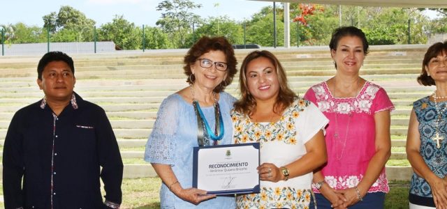 Reconocen labor de los maestros en su día