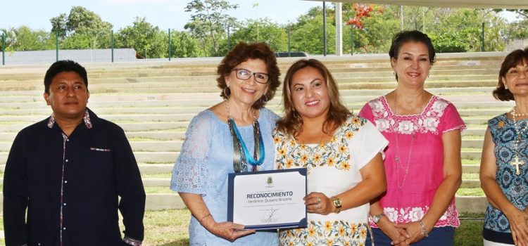 Reconocen labor de los maestros en su día