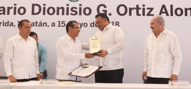RZB entrega el reconocimiento de Maestro Distinguido 2018