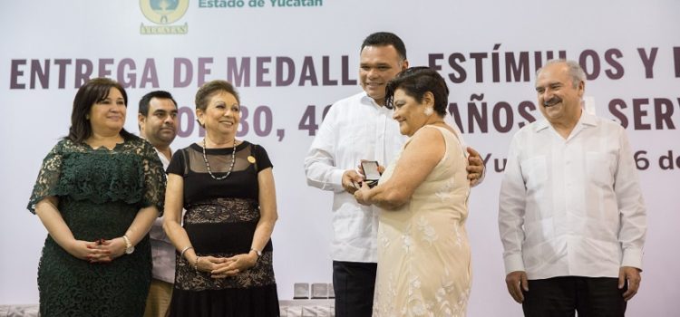 Maestros, sembradores de esperanza para nueva generación de yucatecos