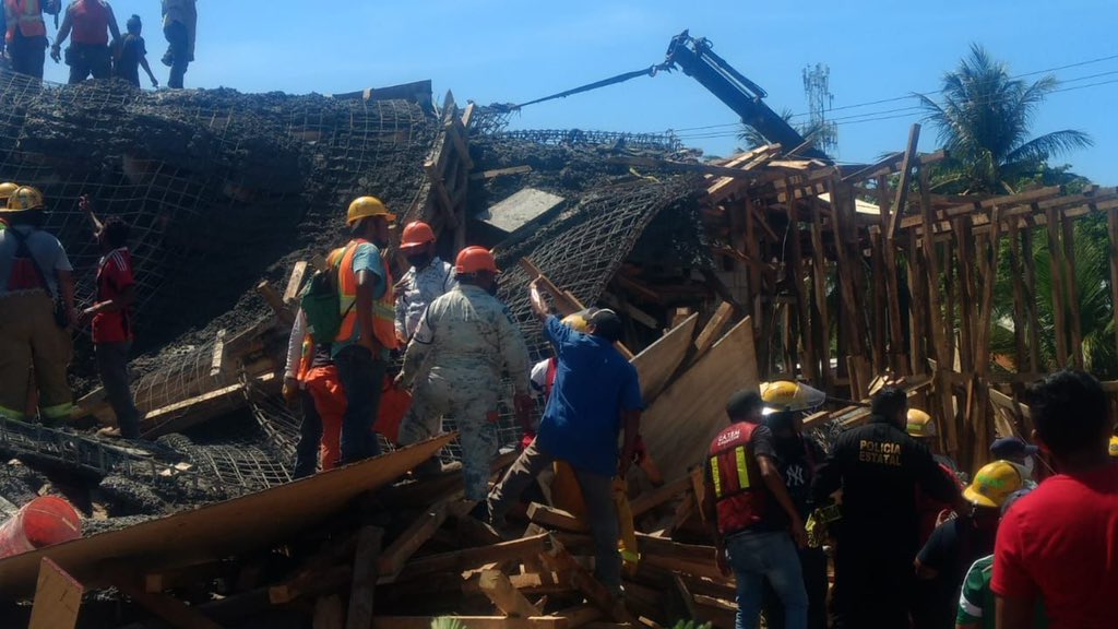 En Cd Del Carmen Varios Obreros Quedan Atrapados Por Derrumbe De Obra