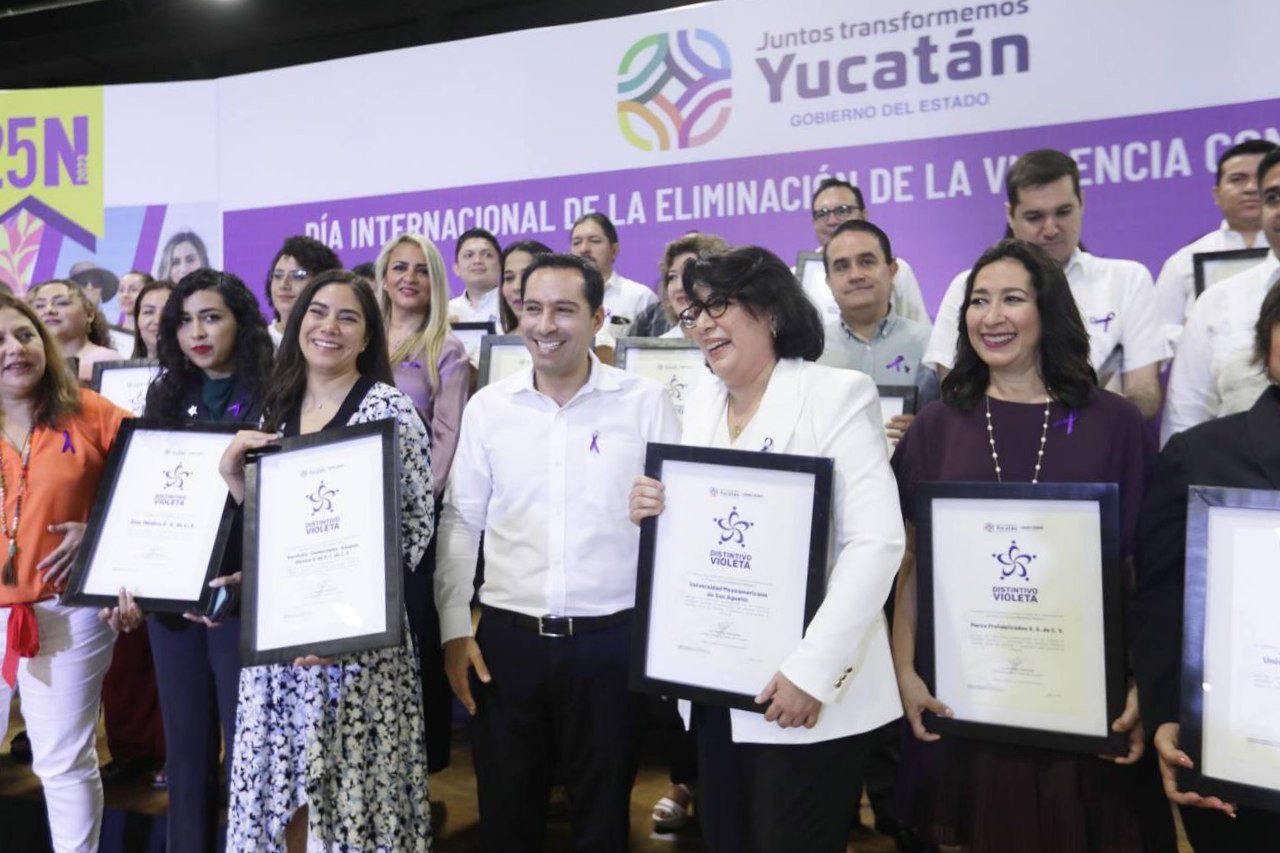 Mauricio Vila Entrega Distintivo Violeta A Espacios Seguros Para