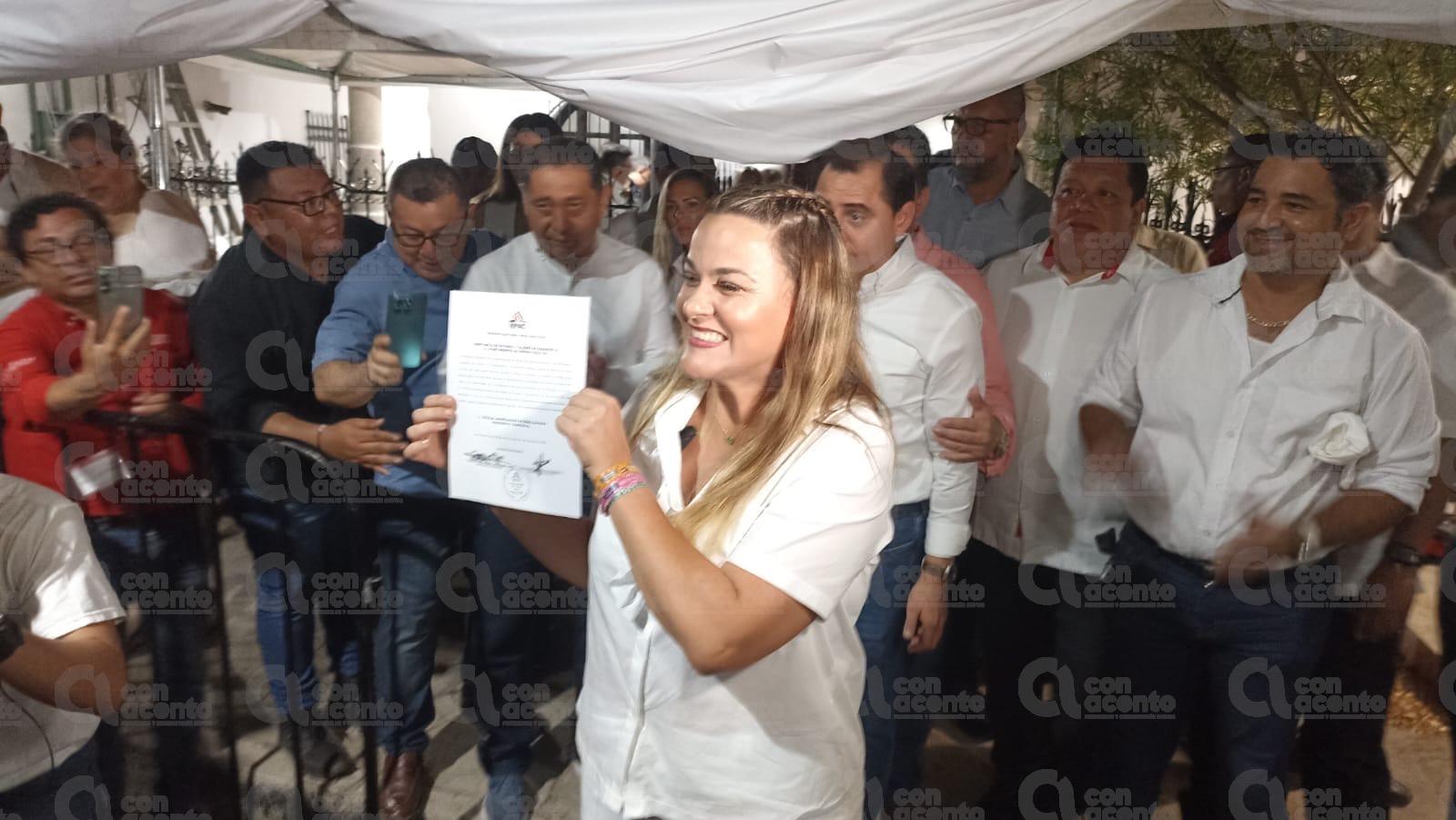 Cecilia Patr N Recibe Acta Como Alcaldesa Electa Con Acento