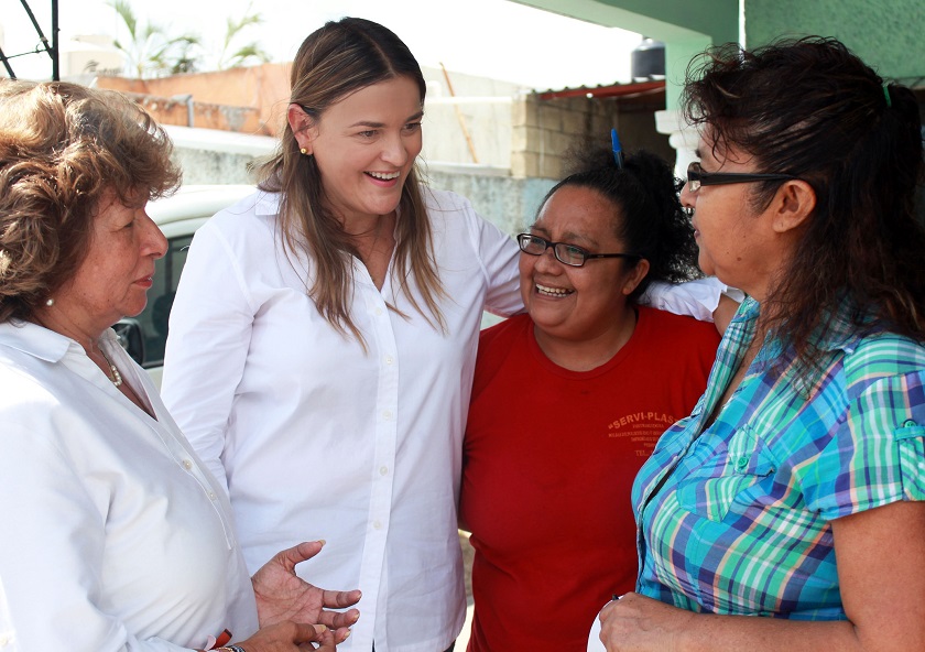 Photo of Cuando apoyamos a una mujer, fortalecemos una familia: Cecilia Patrón   