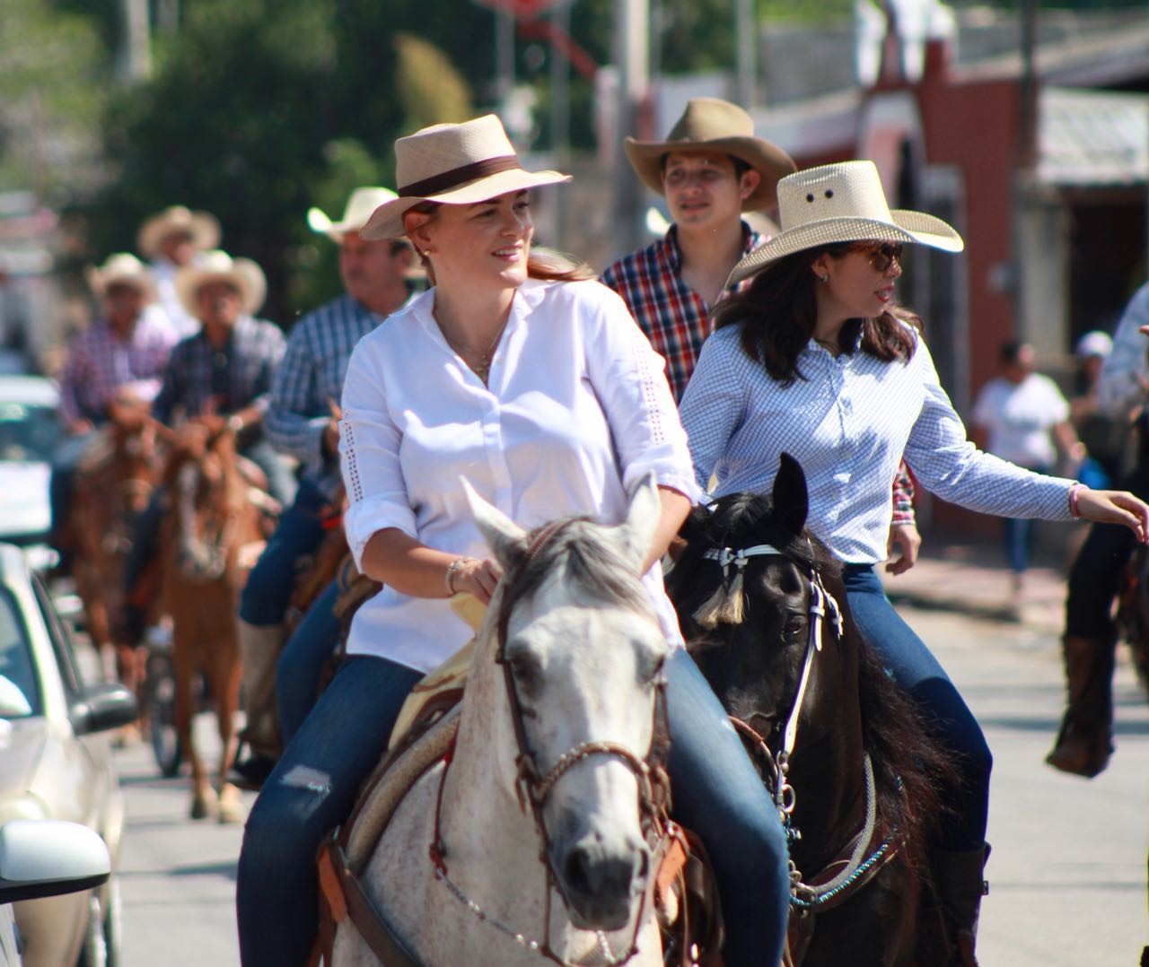 Photo of Visita a caballo de Cecilia Patrón en Dzununcán