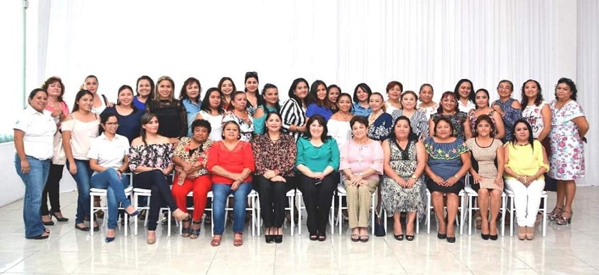 Photo of Festejan a las mamás del Congreso de Yucatán