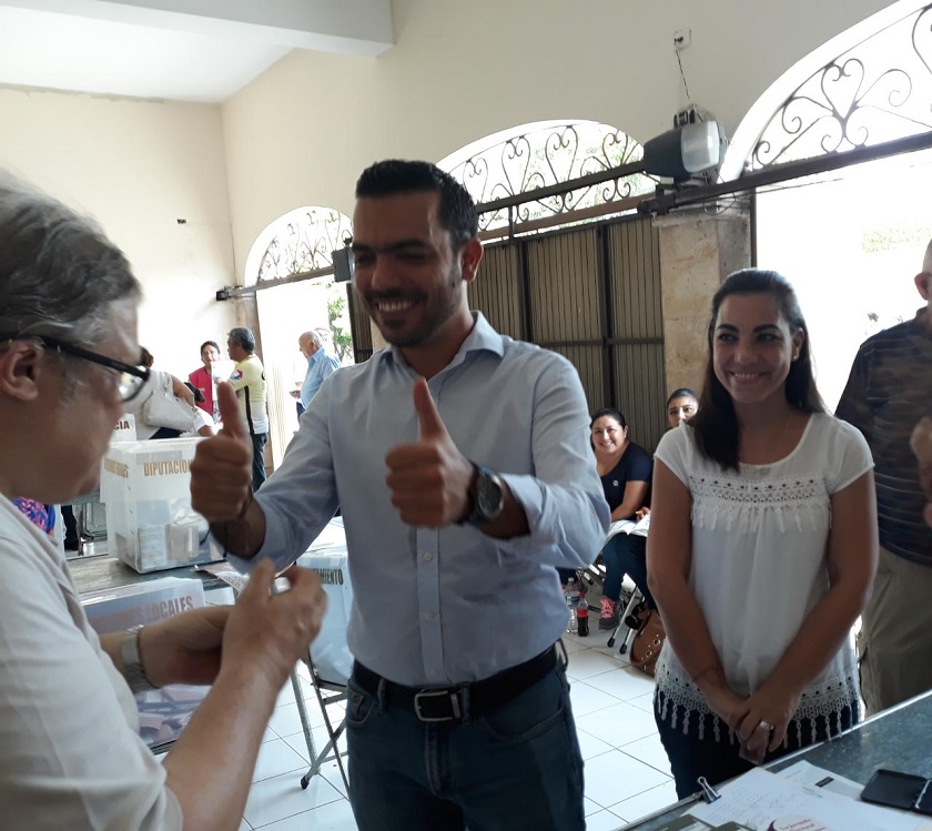 Photo of Elías Lixa acude a votar