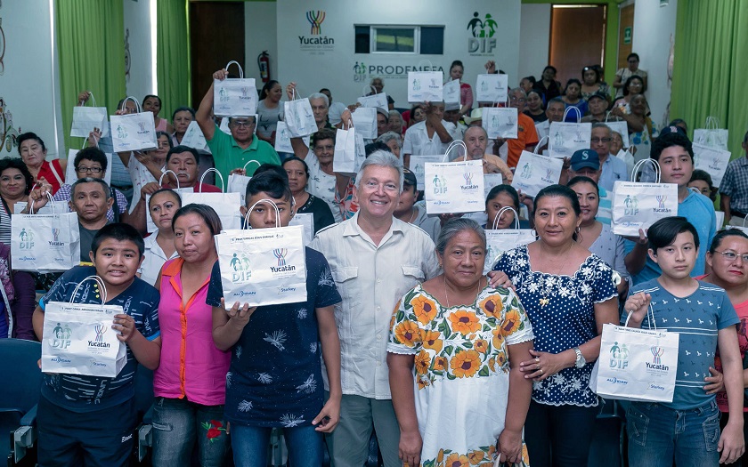 Photo of DIF Yucatán entrega más de 15 mil aparatos auditivos