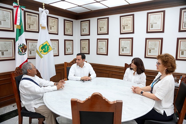 Photo of El gobernador Mauricio Vila recibe visita de un «romántico yucateco»