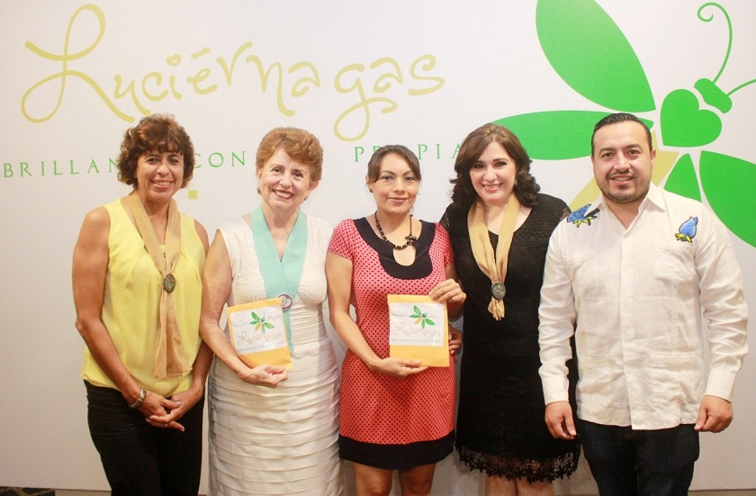Photo of Entregan donativo a favor de asociaciones altruistas tras exitosa pasarela