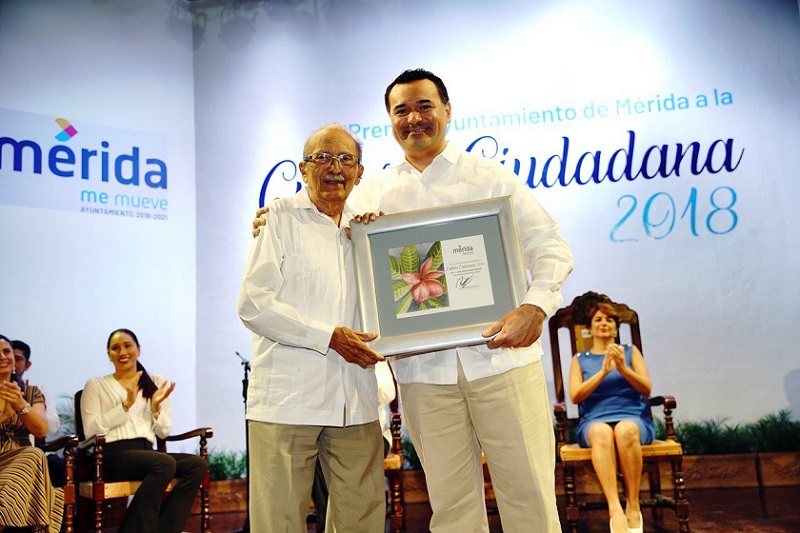 Photo of Renán Barrera entrega el Premio Cultura Ciudadana 2018