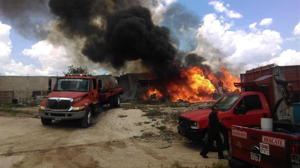 Photo of Fuego consume bodega de chapopote al Sur de Mérida