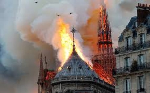 Photo of Catedral de Notre Dame de París se incendia