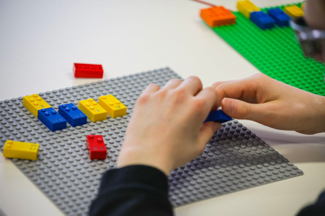 Photo of Este otoño, el programa piloto de bloques de Lego con sistema braille llegará a México y Estados Unidos