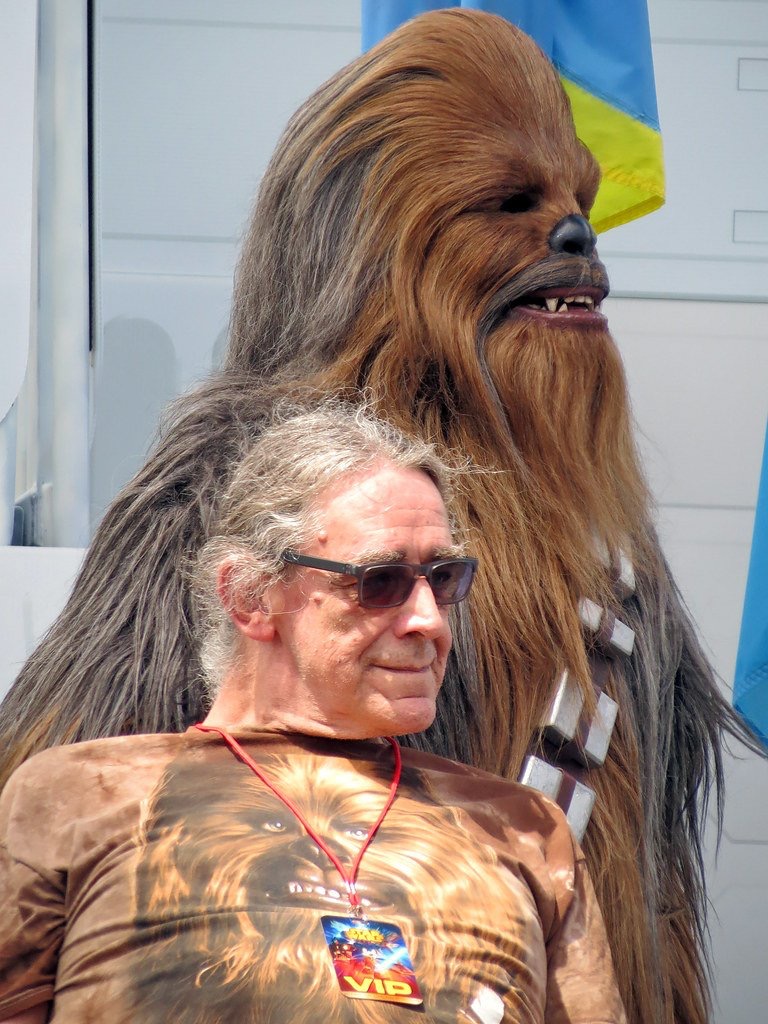 Photo of Murió a los 75 años Peter Mayhew, quien dio vida a Chewbacca en “Star Wars”