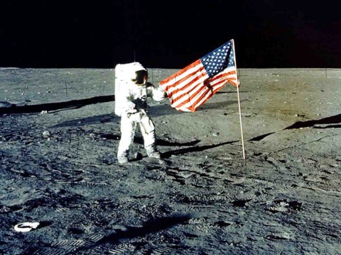 Photo of En 2024 una mujer pisará la Luna por primera vez: NASA