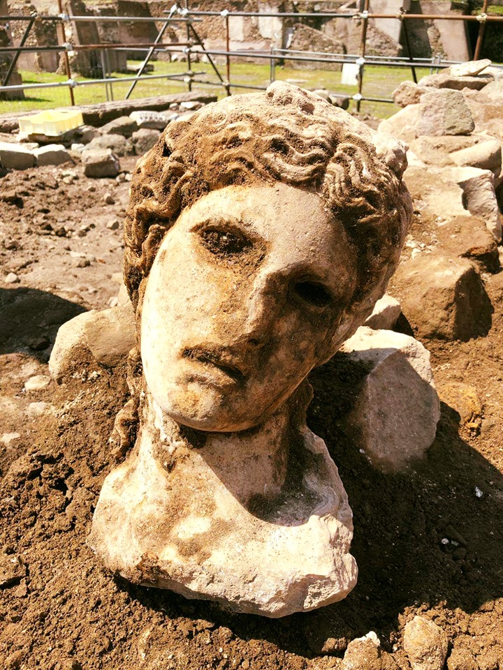 Photo of Hallan una cabeza de mármol de Baco, el dios romano del vino, de hace más de 2.000 años