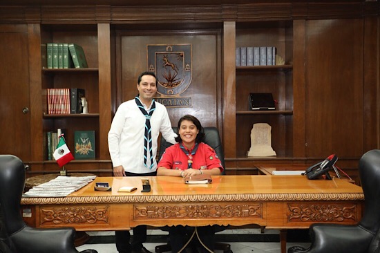 Photo of Vila entrega distinción de Gobernadora por un Día a la joven scout
