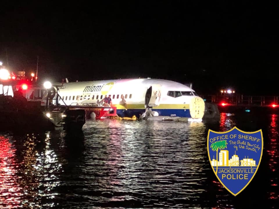 Photo of Boeing 737 se despistó y terminó en las aguas del río St. Johns