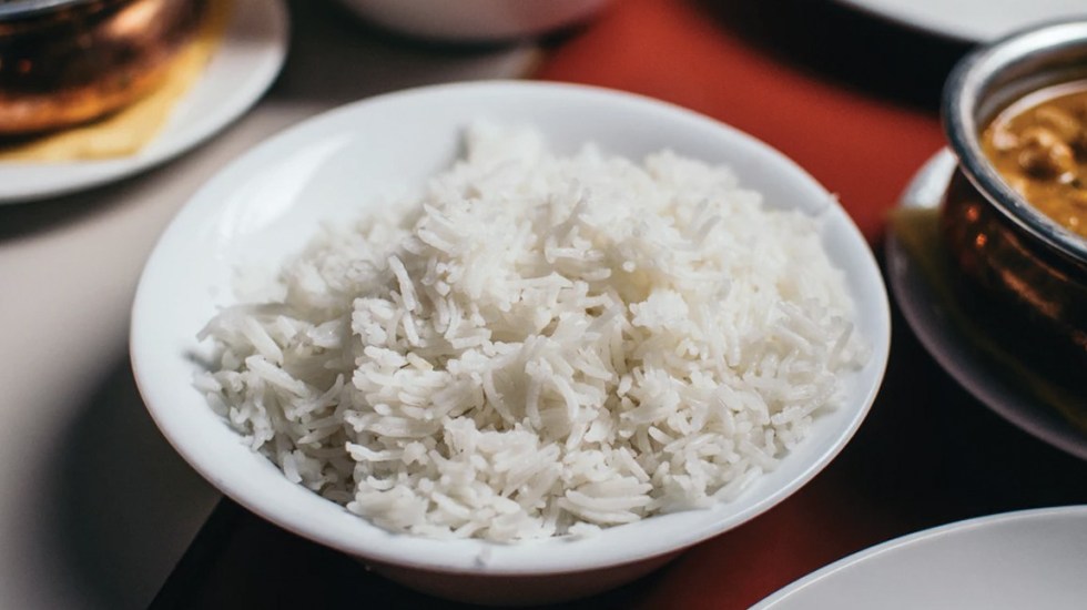 Photo of Comer arroz recalentado podría provocar enfermedades graves