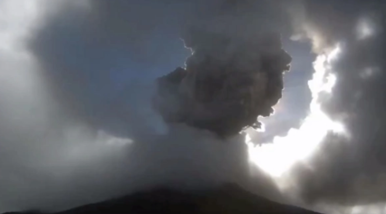 Photo of Popocatépetl registra fuerte explosión, genera columna de humo de 3 kilómetros