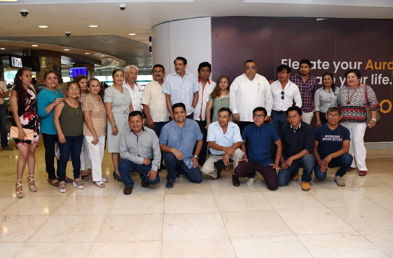 Photo of Pintores yucatecos exhiben sus obras en el Aeropuerto de Mérida
