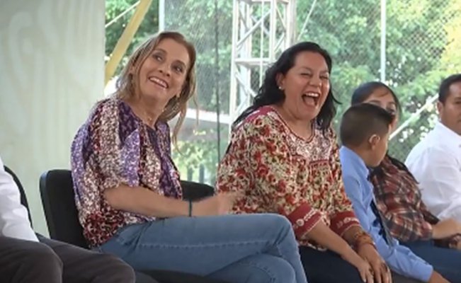 Photo of «Estaba buena la plática», dice AMLO a María Luisa Albores en pleno discurso en SLP
