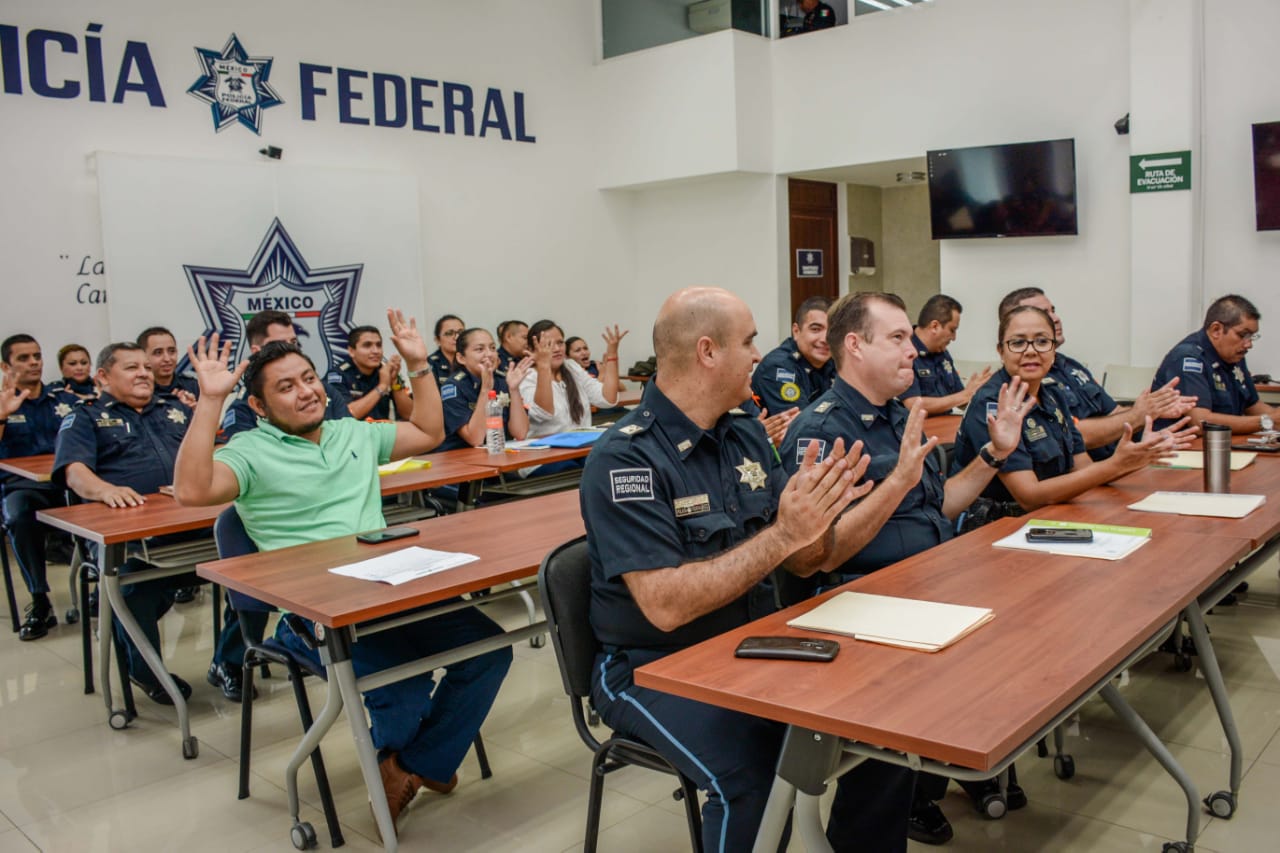 Photo of Policías federales reciben capacitación en lenguaje de señas