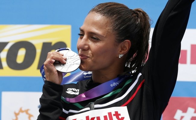 Photo of Adriana Jiménez, menospreciada por Federación de Natación y Ana Guevara, gana plata en Mundial
