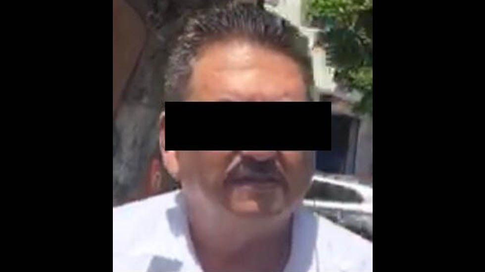 Photo of FGR detiene a líder de la CTM en Quintana Roo por trata de personas