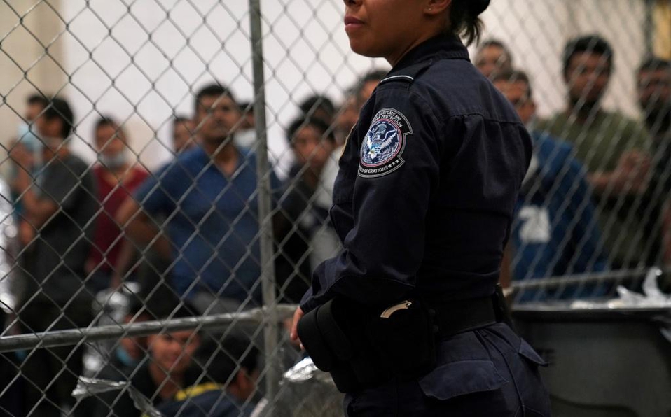 Photo of Por ‘guapa’, agente latina de Inmigración y Control de Aduanas causa polémica en redes