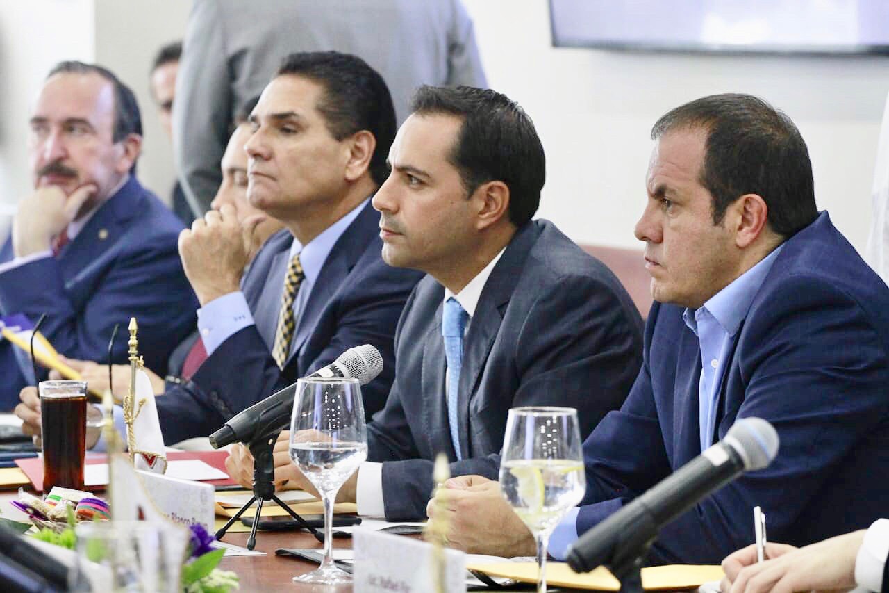 Photo of Gobernador de Yucatán pide al titular de la SEP solucionar el problema de distribución de los libros gratuitos