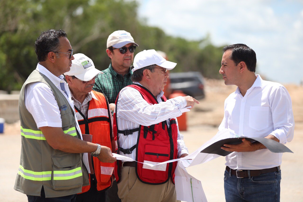 Photo of Gobernador Mauricio Vila Dosal supervisa trabajos de modernización de la carretera Mérida-Chetumal