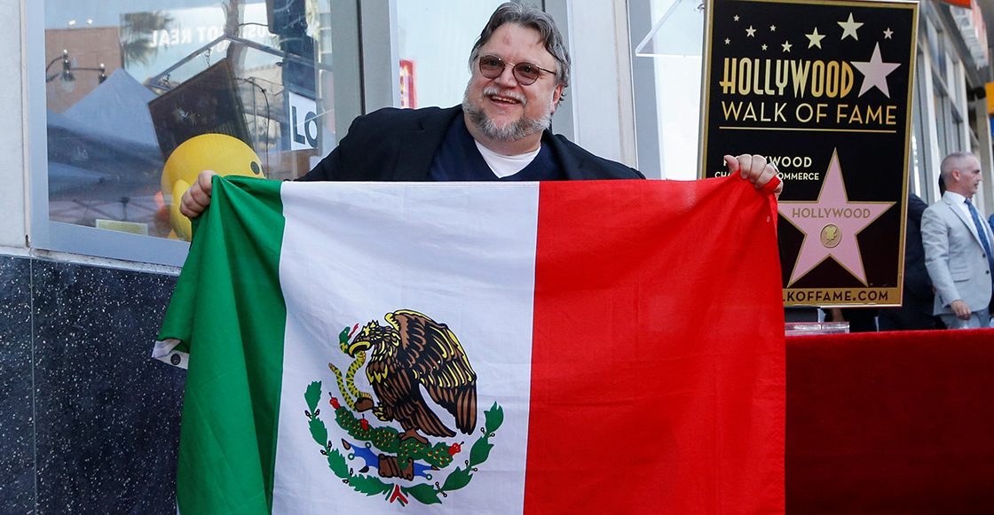 Photo of Guillermo del Toro al recibe su estrella en el Paseo de la Fama