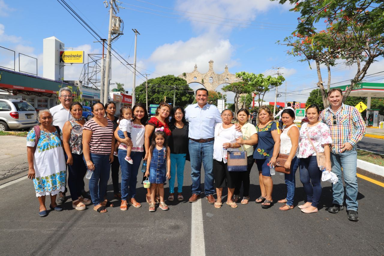 Photo of El alcalde Renán Barrera entrega a los vecinos obras de infraestructura vial en la Avenida Yucatán