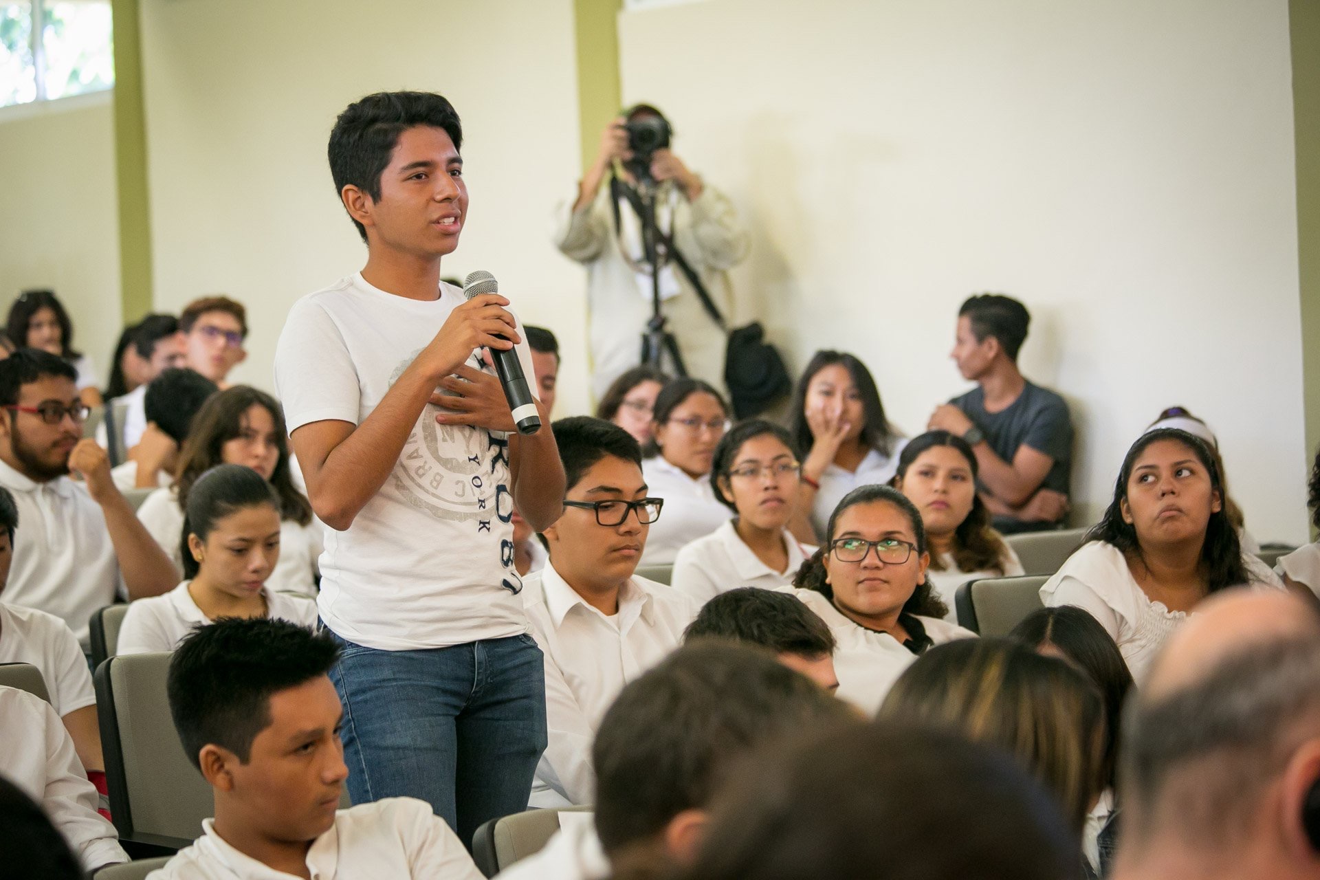Photo of Laureados con el Nobel de la Paz se reúnen con estudiantes de preparatorias yucatecas
