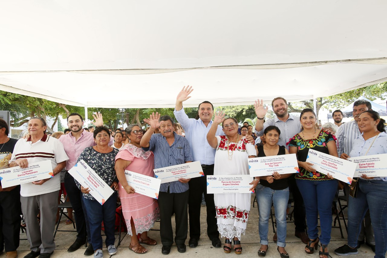 Photo of Renán Barrera Concha entrega apoyos por más de $1 millón de pesos para proyectos productivos en comisarías