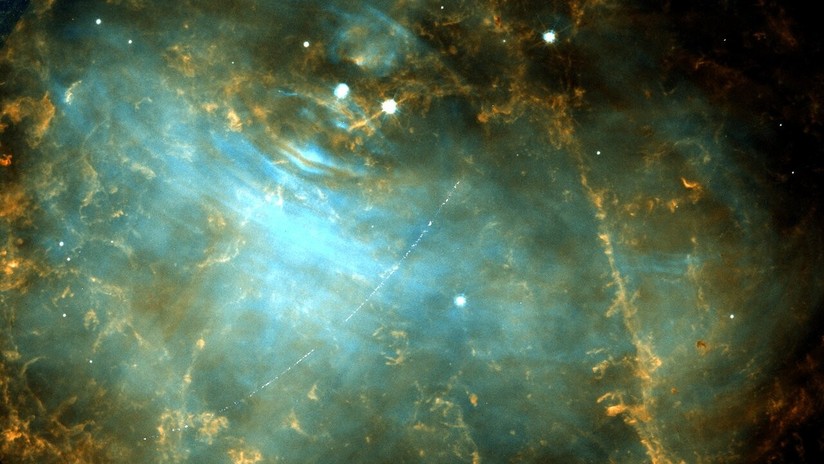Photo of El rasguño en esta foto es la ‘fotobomba’ de un asteroide que cruza la Nebulosa del Cangrejo