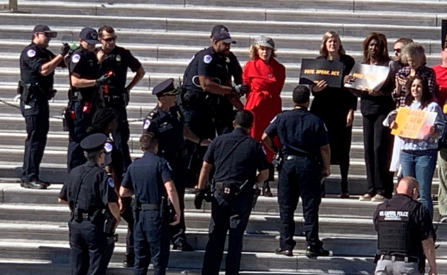 Photo of Jane Fonda es arrestada en el Capitolio