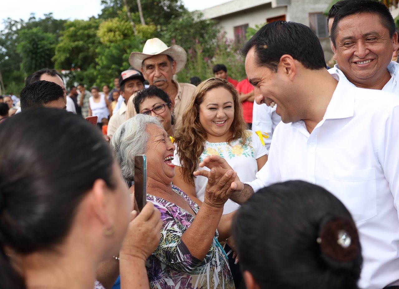 Photo of Gobernador Mauricio Vila entrega obras carreteras y apoyos en intensa gira de trabajo por el sur de Yucatán