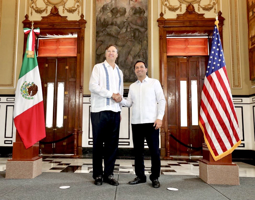 Photo of Gobernador Mauricio Vila y el embajador de Estados Unidos en México, Christopher Landau, acuerdan fortalecer lazos comerciales