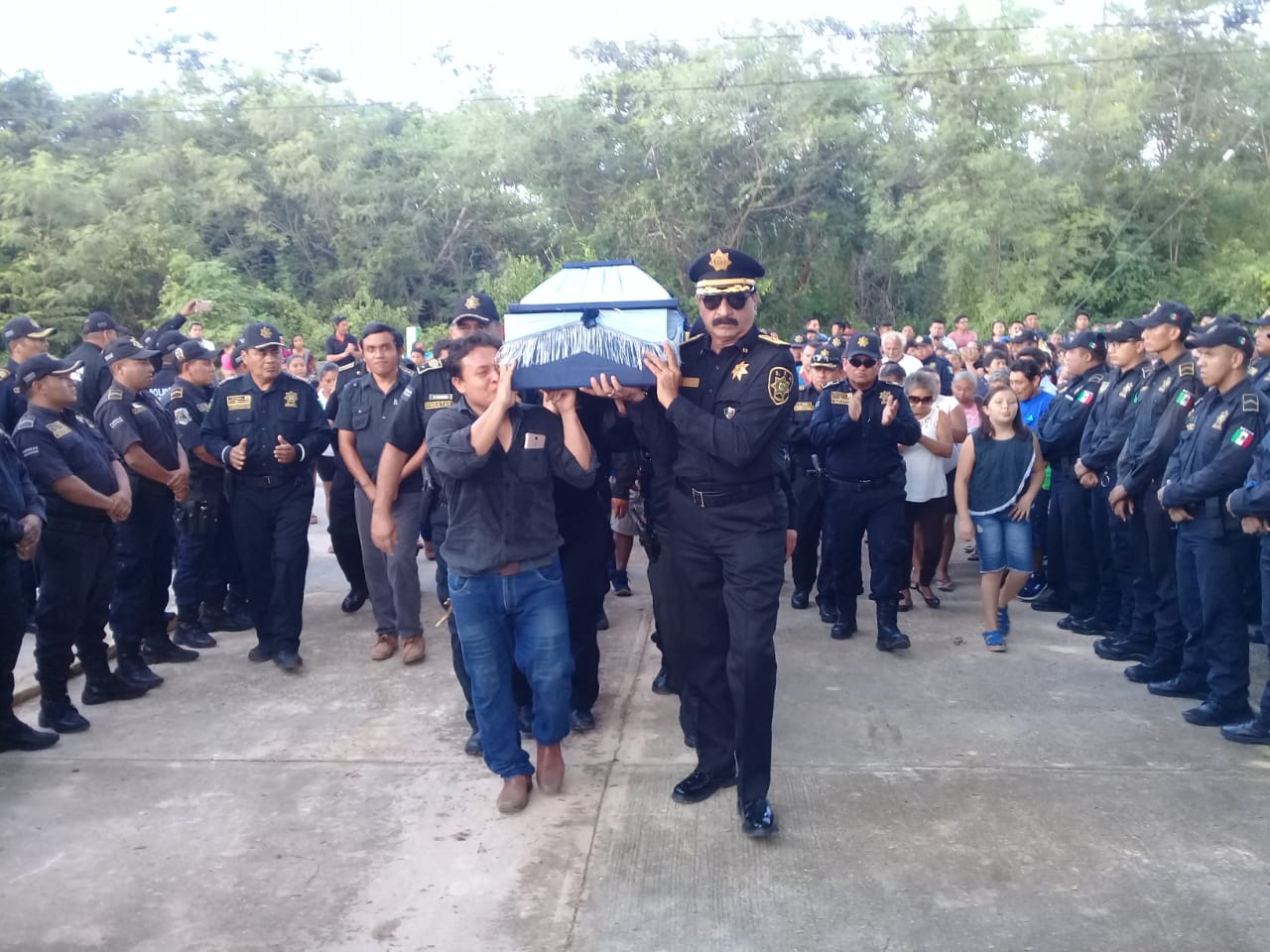 Photo of SSP en Yucatán despide con honores al policía Luis Humberto Várguez Uc