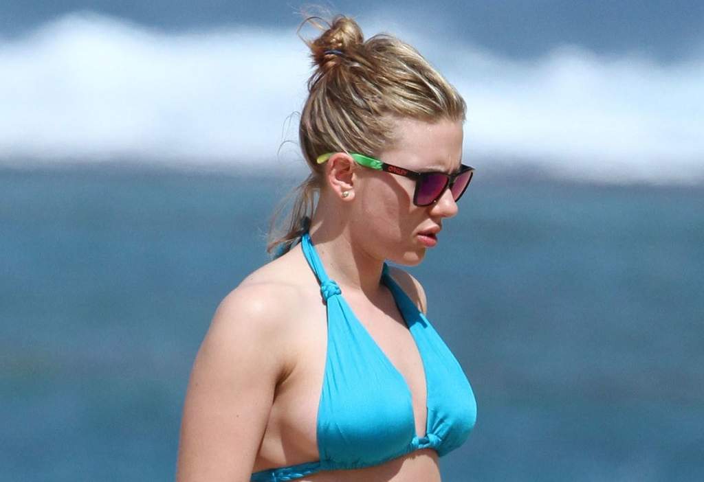 Photo of Defienden a Scarlett Johansson tras críticas por foto en bikini