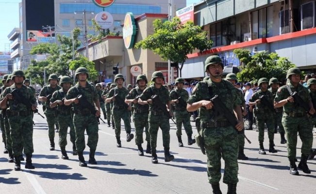 Photo of Realizan desfile militar en Culiacán a un mes de la detención de Ovidio Guzmán